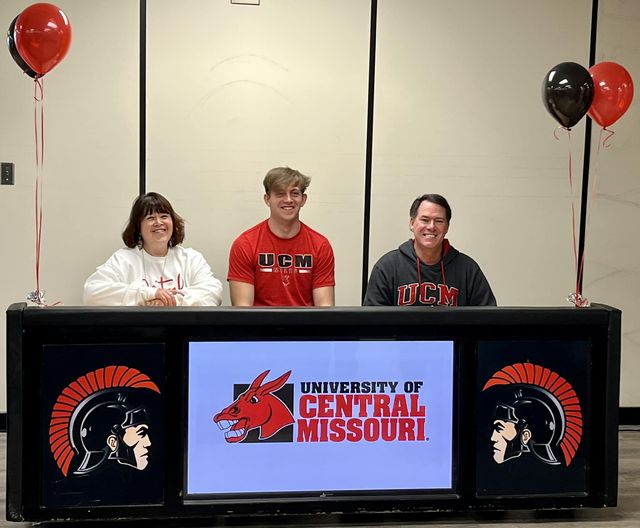 Maddox Waters pictured at his signing with parents Angela and Scott Waters. (Photo courtesy Beloit Jr./Sr. High School Facebook page)